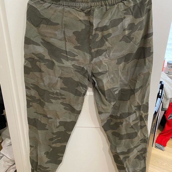 loose camo pant - Picture 2 of 2
